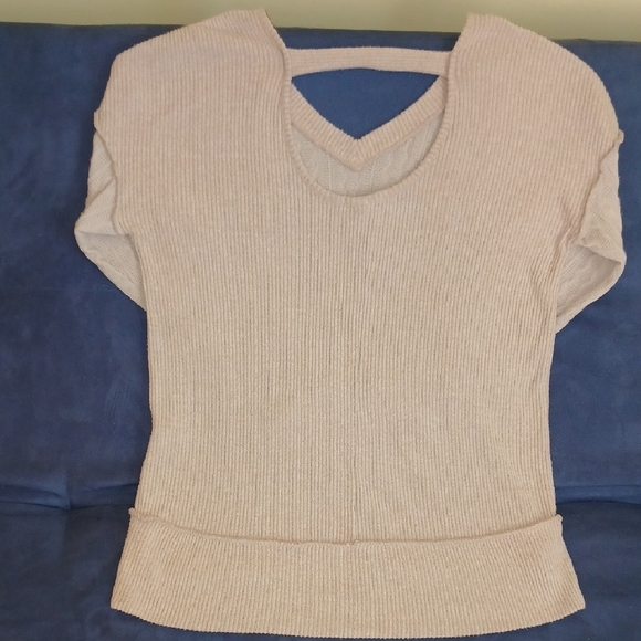 Women's Textured V-Neck Cream Sweater With Opened Back - Small - Picture 5 of 6